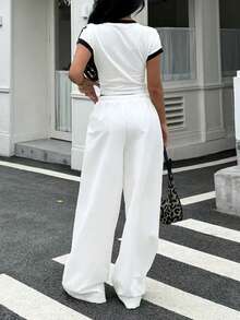 女士黑白撞色印花露脐上衣+字母腰带阔腿裤两件套，时尚休闲组合，弹力面料，大码服装，优雅夏季之选 - 黑與白 - 查看 2