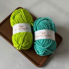 2 Skeins*50G Polyester Icelandic Chenille Yarn, Super Soft & Cozy, Warm, Easy To Shape, Vibrant Colors, Ideal For Handmade Knitting Projects Like Hats, Scarves, Blankets, Long Skein Length Approx. 55m/59yds Per Skein, Beginner Friendly