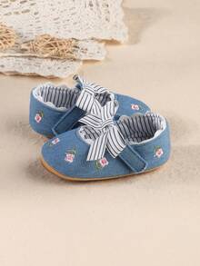 1 par de zapatos de princesa con diseño plano, lazo de tela y cierre de gancho y bucle, adecuados para primavera y otoño - Celeste - Ver 5