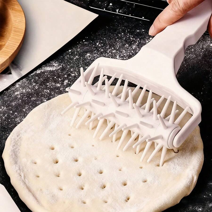 一套手动擀面杖和披萨刀，带防滑底座 - 坚固的塑料擀面杖，配有锋利的轮子，可精准切割，易于清洁，适用于披萨、馅饼、面包、意面 - 适合家庭和专业厨房使用 - 轻巧耐用的擀面杖，带手柄和锋利的刀片，方便擀面和切割，另配披萨轮和带盖的大号披萨刀