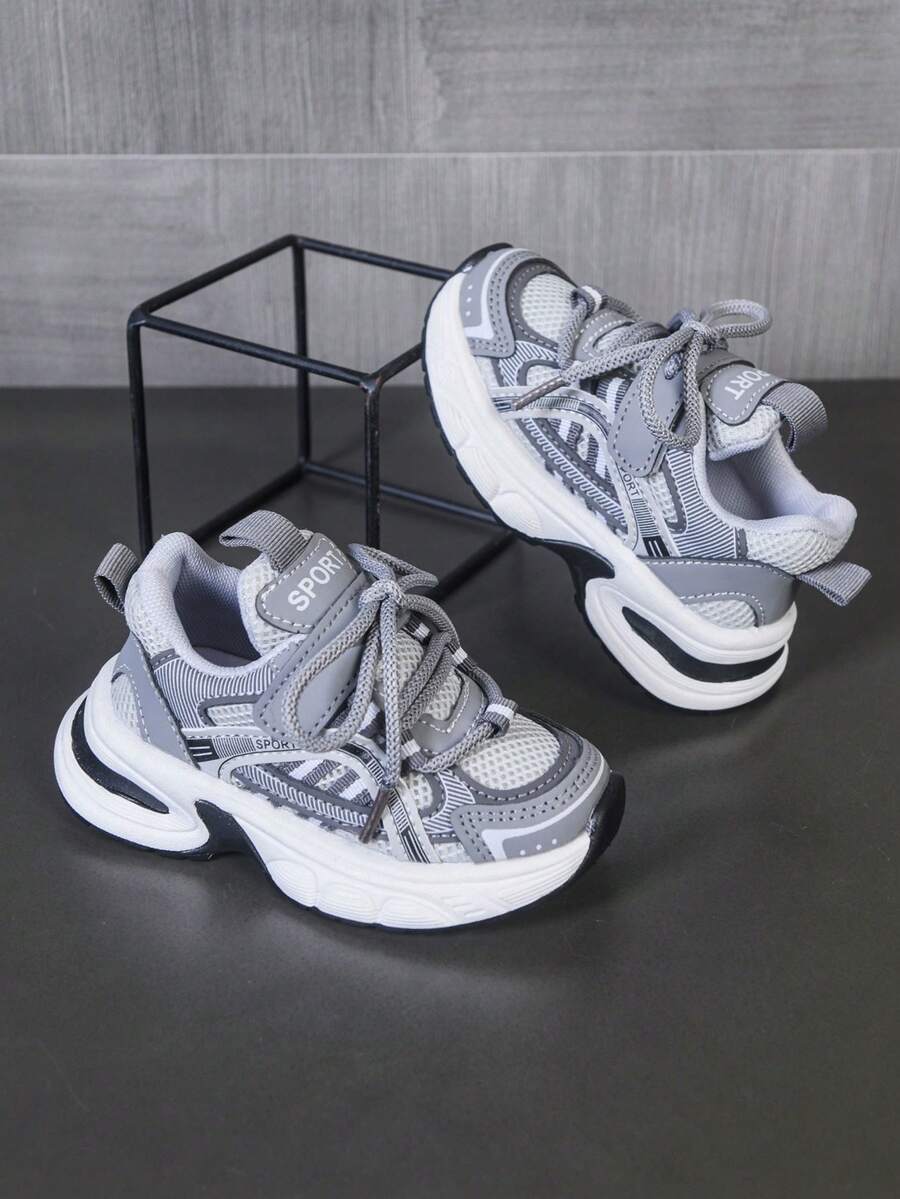 1双PU儿童网面透气运动鞋，适合4-10岁儿童，轻便舒适，用途广泛，防滑，尺码偏大1码 - 灰色 - 查看 1