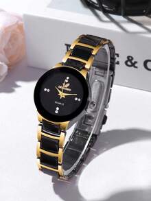 两件套经典黑白情侣石英表套装，包含一男款和一女款配饰组合，男士款为方形日历腕表，女士款为简约水钻腕表。 - 銀色 - 查看 2