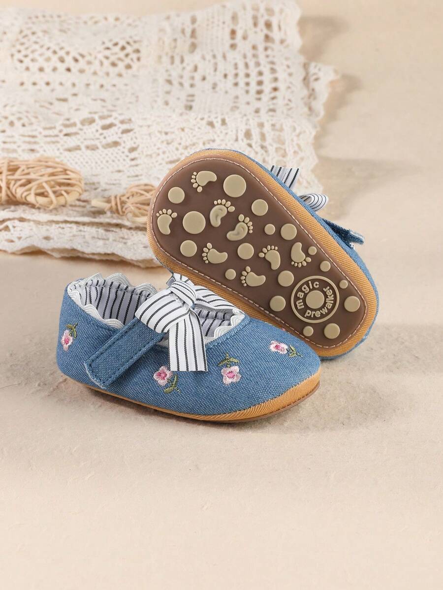 1 par de zapatos de princesa con diseño plano, lazo de tela y cierre de gancho y bucle, adecuados para primavera y otoño