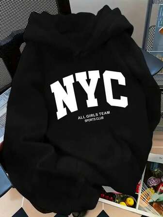 Sudadera con capucha negra con logotipo arqueado de NYC para adolescentes varones - Con las letras "NYC", "ALL GIRLS TEAM" y "SPORTS CLUB" - Excelente para uso casual, deportivo y diario en otoño e invierno