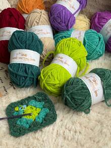 2 Skeins*50G Polyester Icelandic Chenille Yarn, Super Soft & Cozy, Warm, Easy To Shape, Vibrant Colors, Ideal For Handmade Knitting Projects Like Hats, Scarves, Blankets, Long Skein Length Approx. 55m/59yds Per Skein, Beginner Friendly