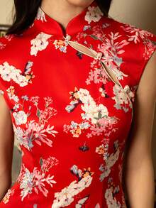 新款中国风女式旗袍，立领泡泡袖设计，花卉图案，适合商务宴会、正式晚宴、盛大婚礼、红毯活动、奢华晚会以及新年和情人节派对等夏季场合。 - 紅色 - 查看 7