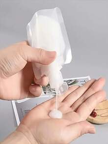 5个可重复使用的便携式旅行化妆挤压袋