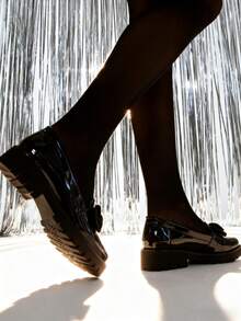 Nuevos mocasines de alta gama para mujer de MODA, cómodos, ligeros, adecuados para primavera, verano, otoño e invierno, con un diseño elegante y cómodo,Zapatos planos negros estilo Mary Jane con plataforma perforada y tacón bajo, mocasines casuales con hebilla y cómodos zapatos Oxford con punta cuadrada, versátiles para uniformes escolares. - Negro - Ver 4