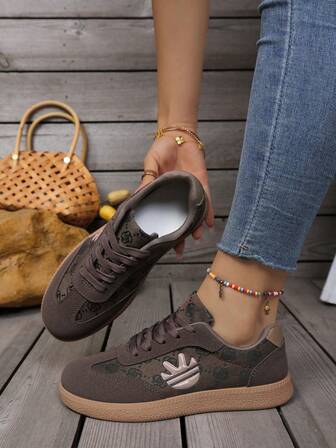 2026 New Classic Casual Lace-Up Sneakers, Solid Color Lightweight Soft-Sole Outdoor Versatile Casual Shoes, Student Comfortable Running, Hiking, Walking Shoes, Unisex Casual Sports Lace-Up Shoes, Lightweight Comfortable Fashion Classic Retro Versatile Casual Running Shoes, New Fashion Comfortable Casual Sports Shoes, Suitable For All Seasons, Spring, Summer, Autumn, Winter, Elegant, Sexy, Low Price, Casual, Sports, Outdoor, Party, Wedding, Valentine's Day