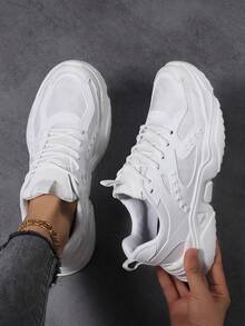 Baskets avant épais de style sportif pour femmes, chaussures de sport pour femmes. Baskets à lacets à bout rond avec blocs de couleurs, légères et respirantes, antidérapantes et résistantes à l'usure pour le sport et les activités de plein air. Chaussures de plateforme blanches confortables et décontractées pour femmes. - Blanc - Voir 5