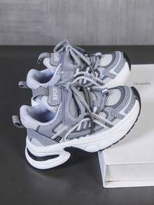 1双PU儿童网面透气运动鞋，适合4-10岁儿童，轻便舒适，用途广泛，防滑，尺码偏大1码 - 灰色 - 查看 3