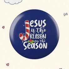 基督教信仰胸针 58mm - 耶稣是节日的意义 - 海军蓝和白色宗教主题饰品，饰有拐杖糖和冬青图案 - 圣诞节、复活节、感恩节礼物，适合送给女性、朋友和家人 - 轻盈的布质纽扣，可别在衣服、包包、背包上 - 不含金属，低过敏性材质 - 为节日装扮增添趣味的庆祝配饰 - 彩色 - 查看 7