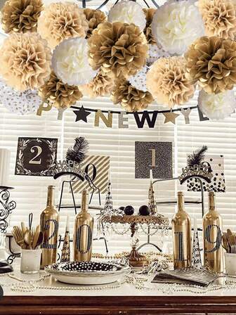 12-delat set med pappersblommor till julfesten, med guld-/khakifärgade pappersblommor. Innehåller scendekorationer, festbakgrunder och stämningsskapande föremål. Lämplig för julfester och temaevenemang, bröllopsdekorationer, nyårsdekorationer, födelsedagsfester och nyårsaftondekorationer.