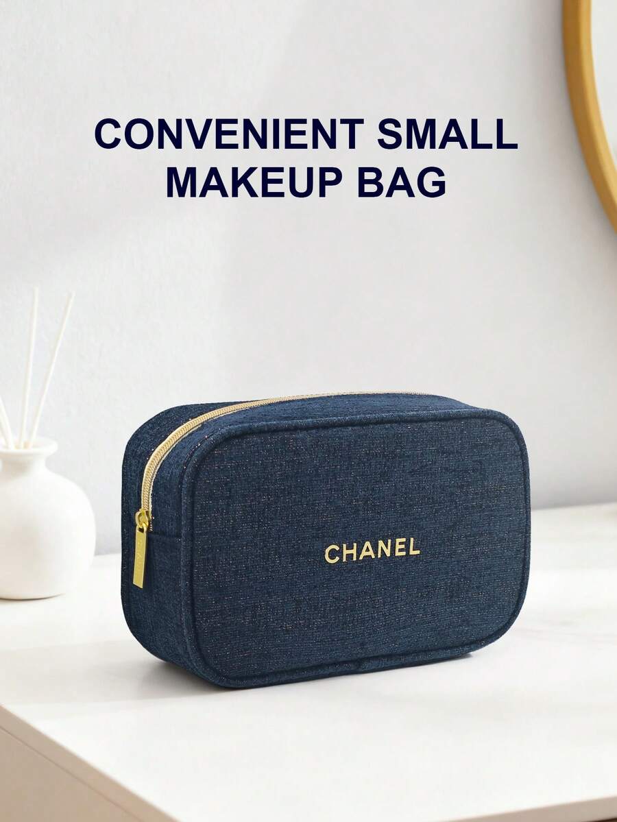 CHANEL Material 圣诞海军蓝斜纹软呢化妆包，拉链封口，金色箔印标志，旅行洗漱包 - 藍金色 - 查看 1