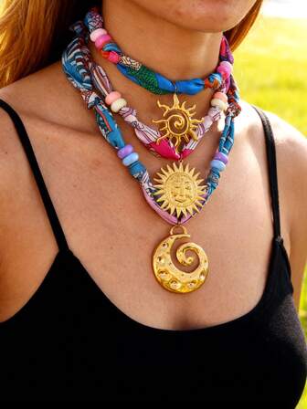 1pc אופנה יצירתית בהשראה בוהמית אלגנטית מהודרת מהממת מפלדת טיטניום עם הדפס שמש ירח שרשרת צעיף משי לנשים, אחיות, תכשיטי זוגות מתנה מושלמת ליום האהבה, דייטים יומיומיים, מסיבות, חגים, מתנות, חתונות וחופשות