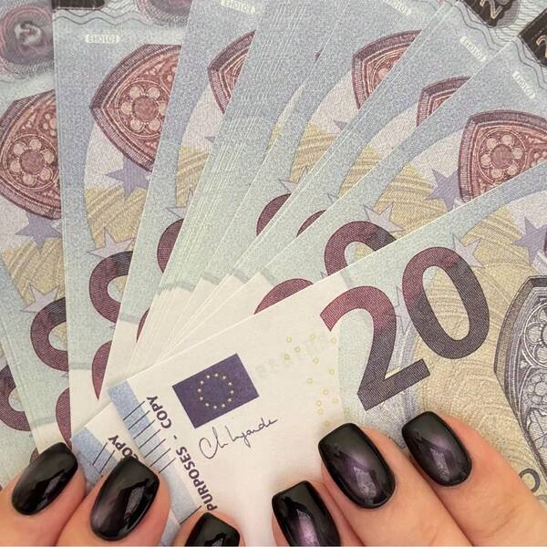 1pc 3cm*1.5cm Miniature Paper Plate 50 Euros, 100pcs 11*6.15cm 100€ Banknotes, 1 Pack For 100pcs Regular Size Paper 5€/10€/20€/50€/100€/200€/500€ Euros Denomination Replica Party Game Props Entertainment Props Replica, Fake Euro New Year Decoration Prop Paper