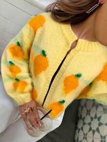 Plus-Size Women's Fall And Winter Butter Yellow Fashionable Long-Sleeve Knitted Cardigan, With Mango Jacquard Color-Blocking Design, Ideal For Sweet And Casual Daily Wear And School Outfits.