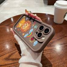 Funda de teléfono con patrón de león de dibujos animados para iPhone 16, diseño único de cobertura total para XR, protección de lente, XSMAX, linda 15PROMAX, estética 16PRO, TPU grueso 11PROMAX, hombres XS, sensación suave 13PROMAX, mujeres 16 parejas, fundas de teléfono 16PROMAX, 14 negro, 14PRO a prueba de golpes y anticaída, 14PROMAX/15PLUS/12MINI/14PLUS/16PLUS/12/13/11/13MINI/15/15PRO/12PROMAX/12PRO/11PRO/13PRO - Negro - Ver 10
