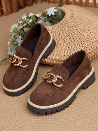 Vintage bruna mocka-loafers med metallkedja, heta damskor, vardagliga pendlings- och utomhuskläder, längdhöjande och mångsidiga
