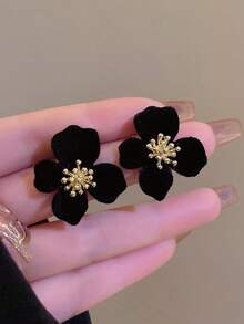 1 Pair Black Floral Design Earrings, Fashion Stud Earrings For Women, Casual & Versatile, Suitable For Valentine's Day, Mother's Day, Can Be Used As A Gift - Black - View 4