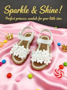 女童平底凉鞋，夏季珍珠花朵凉鞋，白色公主鞋，儿童沙滩鞋，防滑软底儿童休闲鞋，适合派对和婚礼。可爱又优雅！