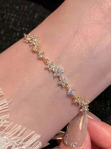 1pc Sparkling Cubic Zirconia Five Leaf Flower Bracelet, Dainty Women's Diamond Adjustable Bracelet Chain, Copper Jewelry For Party Daily Wedding - 花朵手鍊 - 查看 7