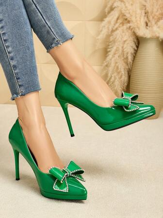 SVRM أحذية كعب عالي للنساء بأصبع قدم مدبب وكعب منصة من جلد لامع مزين بفيونكة ورينستون، أنيقة وجذابة للاستخدام في مكان العمل