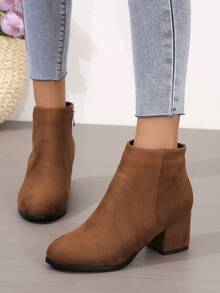 Winterlicher neuer Stil mit grobem Absatz, rundem Zehenbereich, kurzem Schaft, seitlichem Reißverschluss und einfarbig modischen Damen Winterstiefeln mit hohem Absatz - Braun - Übersicht 4