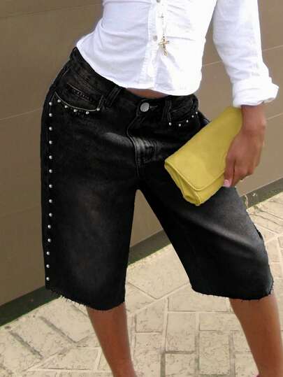 女士休闲牛仔短裤，带串珠口袋和直筒裤型设计，非常适合万圣节派对。