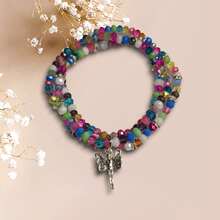 Pulsera de cuentas multicolor con dije de hada plateada.  Su diseño lleno de brillo y color representa alegría , protección y energía positivo,  Ideal para combinar con cualquier outfit , aporta estilo y buena vibra. - Multicolor - Ver 2