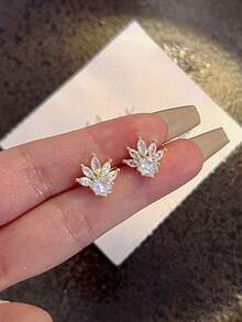 一对优雅金色花朵耳钉，闪亮水晶花蕊设计，铜质材质，不褪色且低过敏性，送给她的浪漫礼物 - 金色 - 查看 2