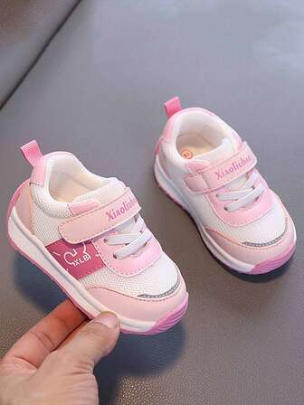 1双春秋季幼儿女童0-4岁室内/室外可爱粉色学步鞋，网布和皮革鞋面，时尚防滑软底轻便厚底保护脚趾低帮步行鞋，设计易于穿脱，婴儿休闲运动鞋