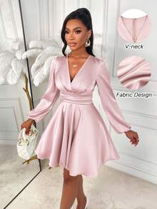 AIJ 这款优雅的纯色V领修身A字缎面亮面迷你裙，配以泡泡袖，是春秋季的完美之选。适合派对、日常通勤、圣诞节、新年、情人节等各种场合。粉色 - 粉色 - 查看 3