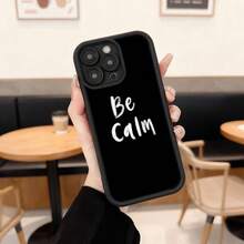 Cubierta de teléfono negro con texto Be Calm para iPhone estilo minimalista ideal para uso diario en cafeterías y espacios modernos Aplicable a los teléfonos de la serie Apple y Galaxy - Blanco - Ver 3