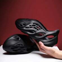 Men's Minimalist Solid Foam Clogs, Ventilated Hollow-Out Slip-On Sandals, Ultra-Light Anti-Slip Summer Comfort Footwear - 黑色 - 查看 2