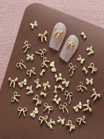 【奢华美甲饰品】50个金色银色蝴蝶结合金美甲饰品 | 金属蝴蝶美甲饰品，奢华美甲配件，女士DIY美甲装饰