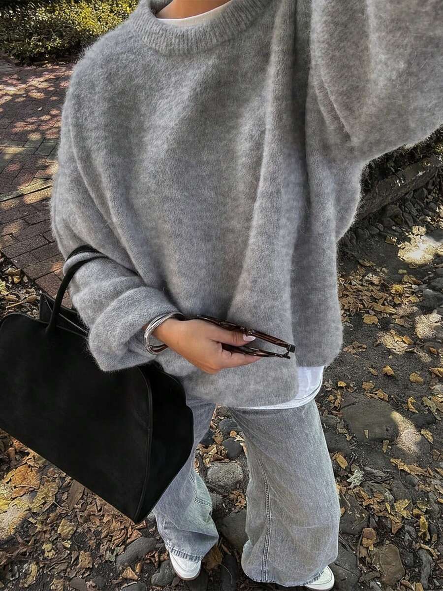 2026新款优雅街头风休闲纯色长袖灰色毛绒针织衫，适合外出、约会、度假、日常穿着、派对等场合，尽显优雅气质，是秋季女装、返校季、Y2K风格女装、音乐会、乡村风格女装的理想之选。 - 灰色 - 查看 1