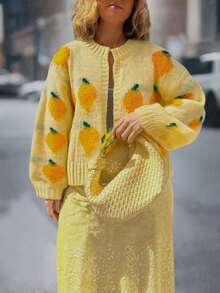 Plus-Size Women's Fall And Winter Butter Yellow Fashionable Long-Sleeve Knitted Cardigan, With Mango Jacquard Color-Blocking Design, Ideal For Sweet And Casual Daily Wear And School Outfits.