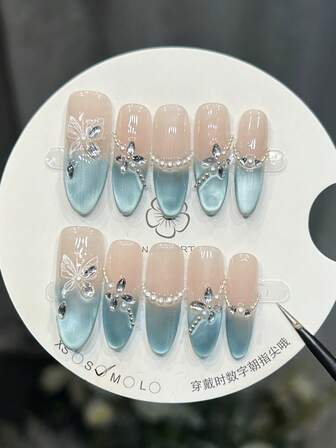 10片手工椭圆形美甲贴片，长款优雅粉色美甲，蓝色闪亮金色猫眼法式美甲，美甲宝石蝴蝶美甲贴纸，镶嵌小钻石珍珠链，简约优雅秋季美甲，秋季按压式美甲，多功能美甲DIY假指甲，适合派对、日常、约会、海滩、热带度假等场合，可重复使用，适合女性和女孩作为礼物，美甲用品