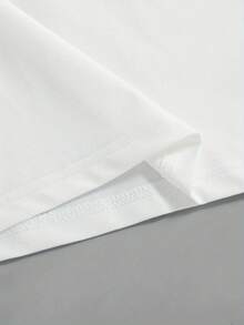 Esta nueva camiseta de manga corta para niñas, 100% algodón, luce un estampado navideño y un corte holgado, informal y versátil. Confeccionada con un tejido suave y delicado con la piel, es suave con la piel sensible de tu hija, permitiéndole moverse con libertad y comodidad durante las reuniones familiares navideñas, los eventos escolares o los juegos al aire libre. - Blanco - Ver 5