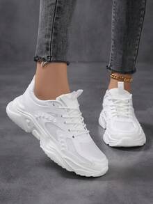 Baskets avant épais de style sportif pour femmes, chaussures de sport pour femmes. Baskets à lacets à bout rond avec blocs de couleurs, légères et respirantes, antidérapantes et résistantes à l'usure pour le sport et les activités de plein air. Chaussures de plateforme blanches confortables et décontractées pour femmes. - Blanc - Voir 6
