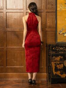 Faeriesty 优雅新款中式无袖旗袍：立领、蕾丝边、高开衩 - 优雅女士旗袍，适合正式宴会、婚礼、公司晚宴、红毯活动、慈善晚宴等场合。 - 紅色 - 查看 2