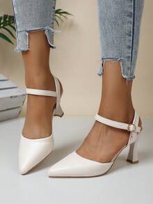 A Pair Of New Pointed-Toe Sandals And Fashionable Dance Shoes, Suitable For Teenagers To Wear At Balls And Parties