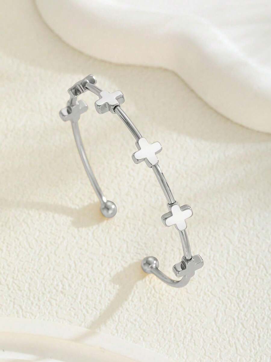 1 chiếc vòng tay dạng hở bằng thép không gỉ, hình chữ thập hình học tối giản, màu vàng, thích hợp cho trẻ em và bé gái đeo hàng ngày và phối hợp với các phụ kiện khác.