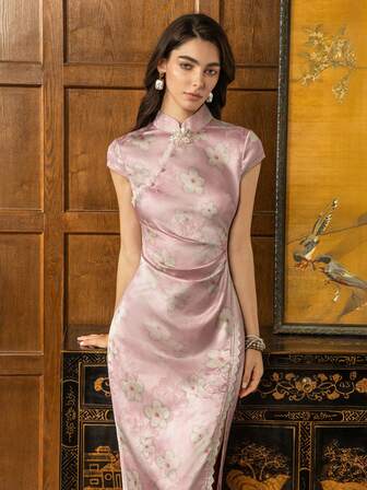 Faeriesty Ny kinesisk Qipao-klänning för kvinnor: Elegant liten mandarinkrage, korta ärmar, slits i sidan – perfekt för formella galor, bröllopsbanketter, företagsmiddagar, jubileumsfiranden och exklusiva sociala sammankomster.