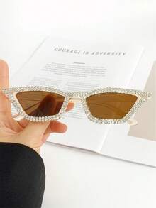 1 Stück europäischer & amerikanischer Stil Cat Eye handgefertigte Damen Modebrillen mit Strass Verzierung