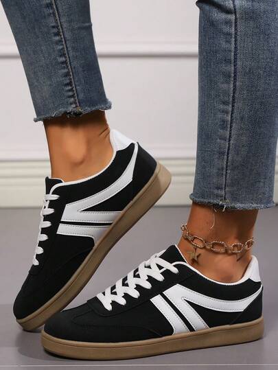 Retro Classic Unisex Casual Sneakers, New Round Toe Lace-Up Versatile Skateboard Shoes, 2025 Women's Plus Size Casual Trainers, Student Flat Shoes, Fashionable Flat Sneakers, Outdoor White Shoes, Shoes, Autumn