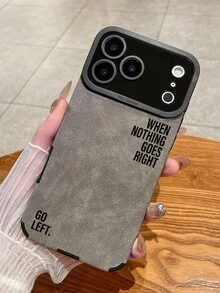 Esta funda está fabricada en piel de ante y TPU, y está decorada con el eslogan motivador <<WHEN NOTHING GOES RIGHT, GO LEFT» (Cuando nada sale bien, ve a la izquierda). Compatible con los modelos  16E, 15, 14, 13, 12, 11/Pro/PLUS/PROMAX, ofrece protección a prueba de golpes, caídas y manchas. Un accesorio esencial para uso personal o para regalar. Perfecto para San Valentín, Halloween, Navidad, Año Nuevo y todas las ocasiones festivas. - Gris - Ver 2