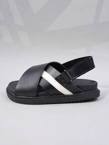 These Boys' Sandals Feature A Color-Block Striped Design, Providing Comfort And Suitability For Walking. The Open-Toe Low-Top Style Includes A Buckle Strap And Flat Sole. These Casual Sandals Are An Ideal Choice For Daily Summer Wear, And Also Suitable For School Or Outdoor Activities. - Black - View 4