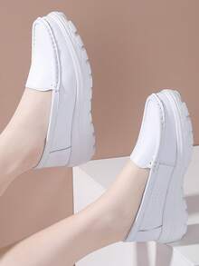 Zapatos planos sin cordones para mujer, zapatos de enfermera, tenis blancos de estilo universitario, zapatos de trabajo de unicolor, zapatos de suela blanda antideslizante y duradera de cuero minimalista, tenis casuales súper ligeros - Blanco - Ver 2